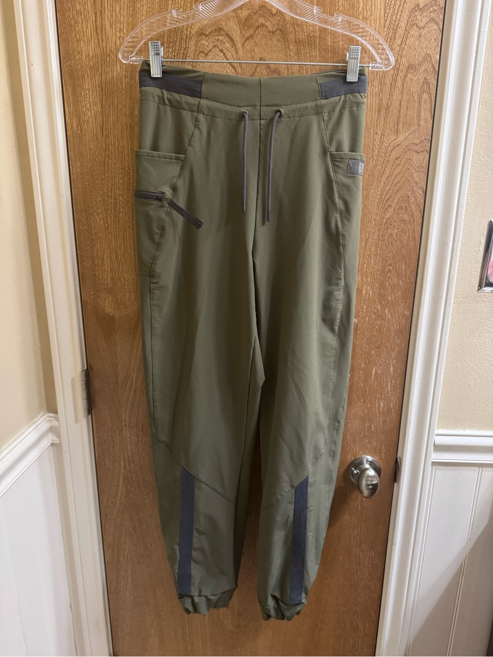 Gymshark Box Utility Jogger Track Pants Womens XS Army Olive Green & Black